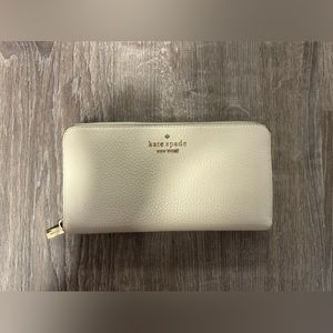 Kate Spade Zipper Wallet in White
